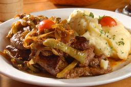 Hoy lunes Bife a la Criolla