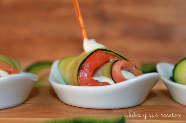 TRUCHA AHUMADA CON PEPINO Y SALSA  T&Atilde;&#129;RTARA