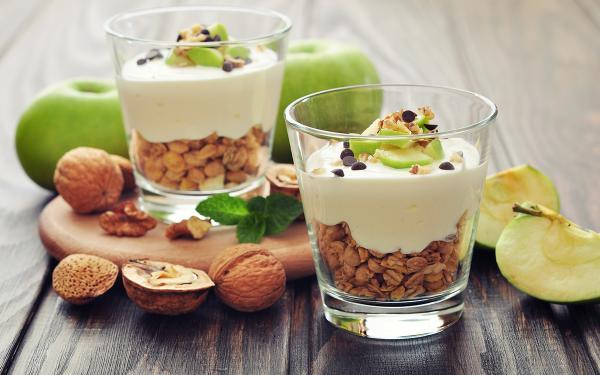 Postre de Yogur y Manzana con Granola