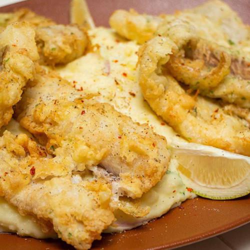 Bariloche Gourmet MERLUZA A LA ROMANA CON PURÉ