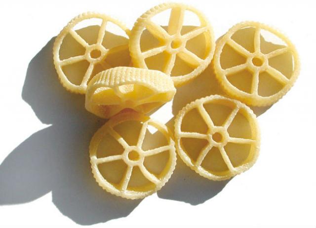 Por su tamao y forma, la pasta rotelle es comnmente usada en ensaladas o preparaciones con salsas muy espesas. 