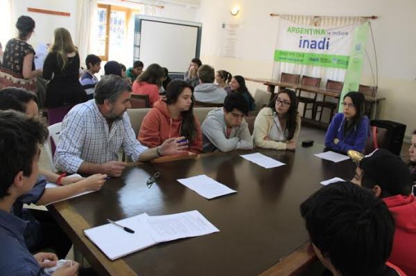 J&oacute;venes proponen medidas para abordar la conflictividad escolar