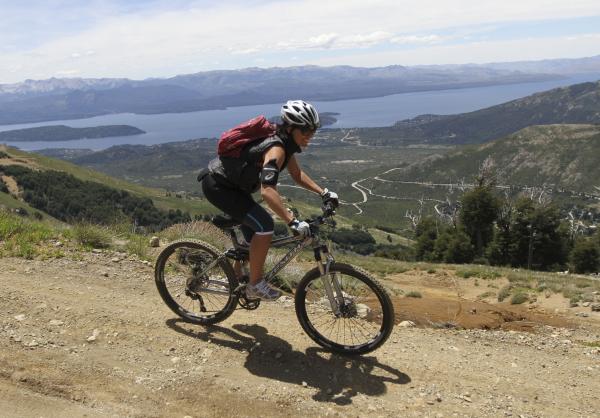 Llega el verano para disfrutar cerro Catedral