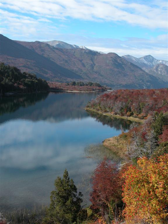 Lago Guillelmo en oto&ntilde;o. Bariloche est&aacute; asi de lindo !