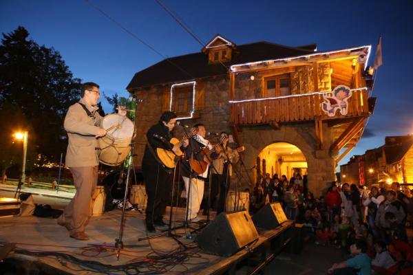 MILES DE PERSONAS SIGUEN LAS ACTIVIDADES DE &#147;NAVIDAD EN BARILOCHE&#148; UNA PROPUESTA PARA VIVIR LAS FIESTAS DE UNA MANERA ESPECIAL  