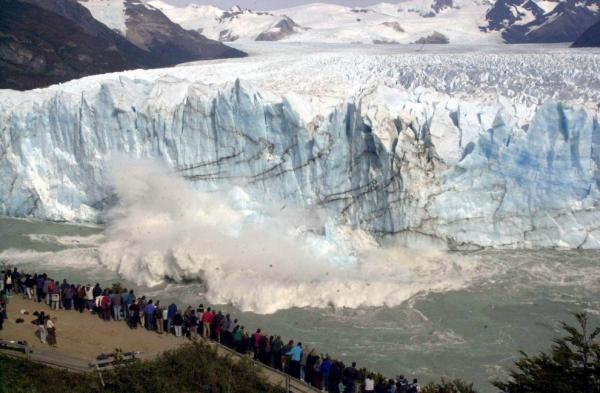 Un espect&aacute;culo &uacute;nico: comenz&oacute; la ruptura del glaciar Perito Moreno