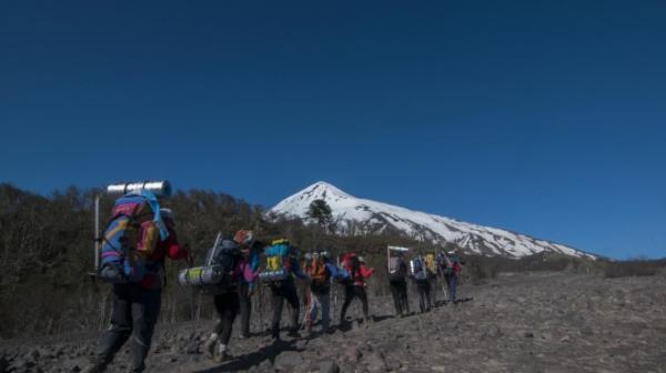 Expedici&oacute;n Lan&iacute;n: cumbre en el volc&aacute;n de las nieves eternas