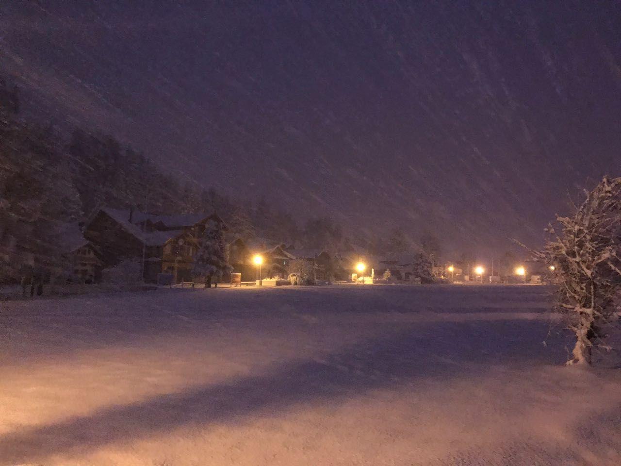 El cerro Catedral amaneci&oacute; con una intensa nevada