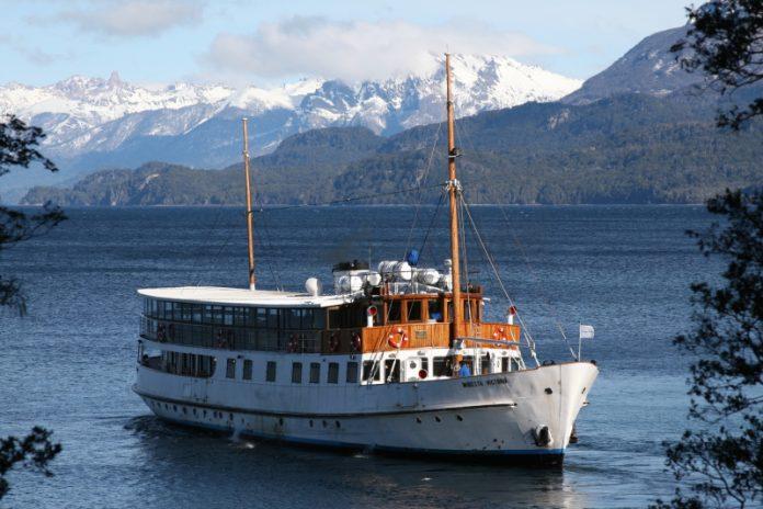 El Modesta Victoria vuelve a navegar las aguas del Nahuel Huapi