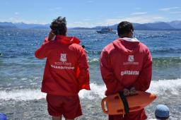 Con el servicio de guardavidas, se lanza la temporada de verano en Bariloche