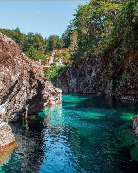 El Bolsón vuelve a caminar: los refugios del Río Azul renacen con reglas nuevas, precios y cómo recorrerlos