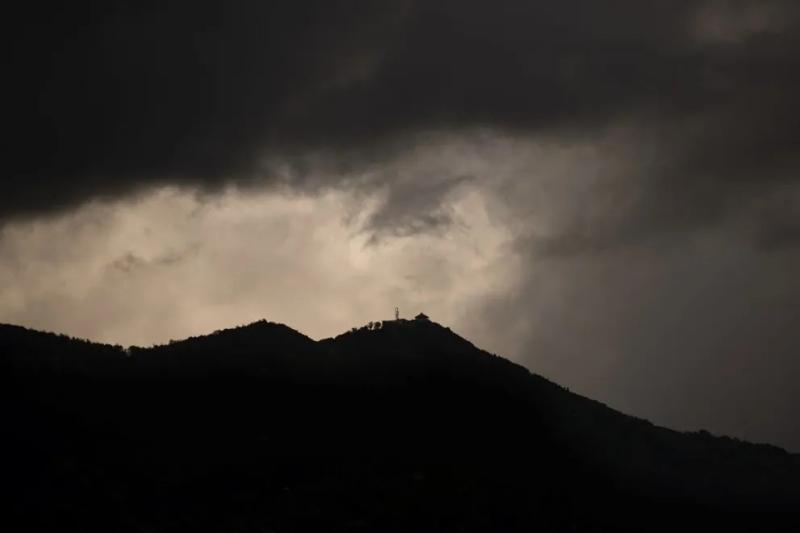 Alerta amarilla: Cierran senderos por las fuertes lluvias y viento
