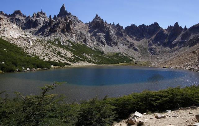 La laguna Toncek es el espejo de agua que sirve de alivio los das de calor en la cima