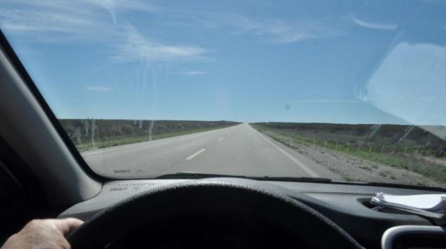 Una recta de 100 km que cruza La Pampa