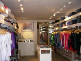 Vendo fondo de comercio /  local ropa informal femenina /  DIVINAS TENTACIONES