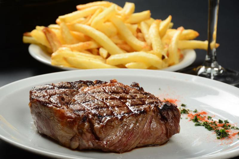 Ojo de bife con papas fritas