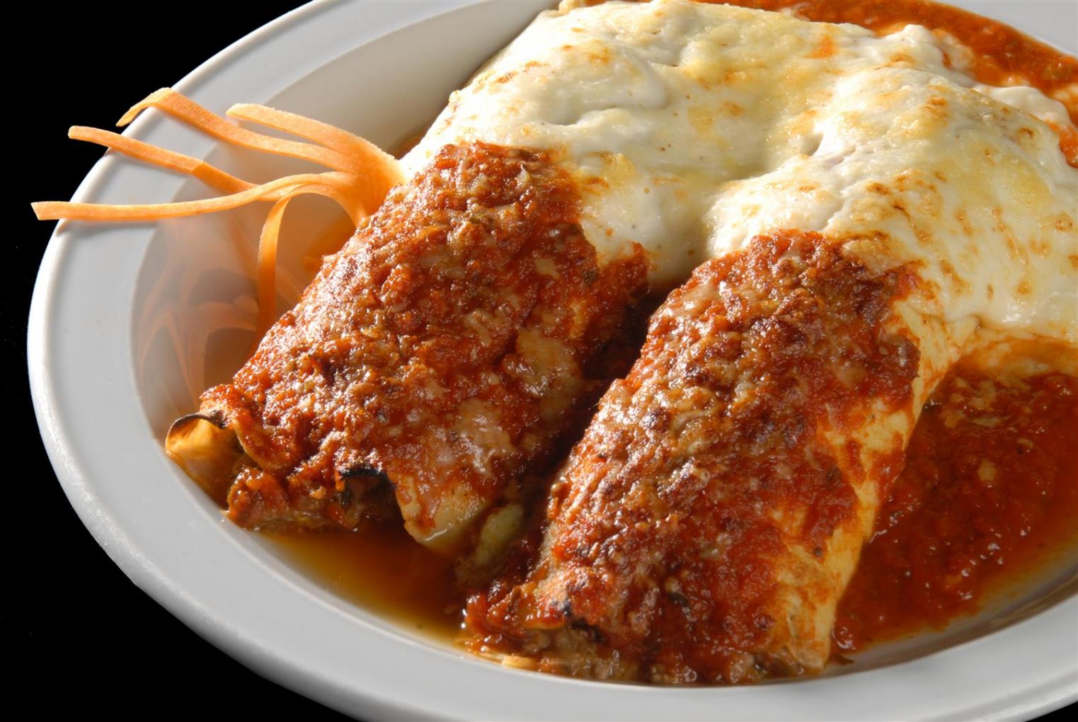 Plato del dia: Canelones de carne con salsa mixta!