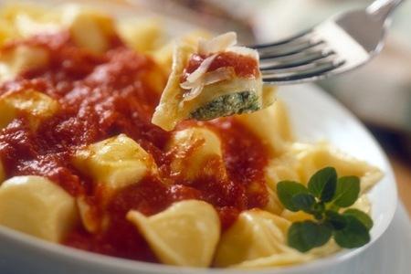 Hoy Jauja te ofrece Raviolones de cordero con Salsa de tomate !