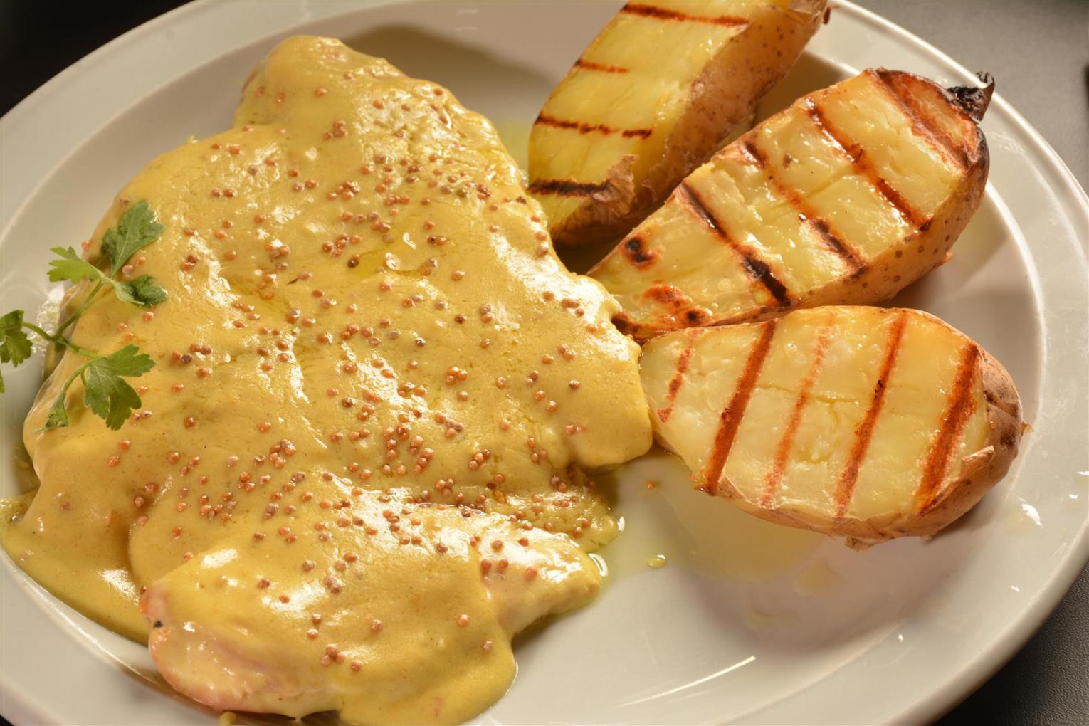 hoy jauja te ofrece Pollo a la mostaza con vegetales grillados!