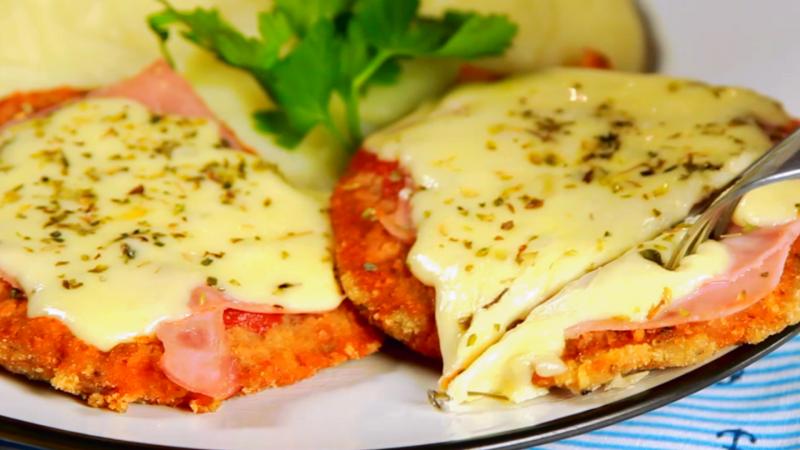 Hoy JAUJA te ofrece Milanesa a la Napolitana con papas grilladas !