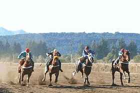 El jockey Club Bariloche, se prepara para recibir una multitud el domingo