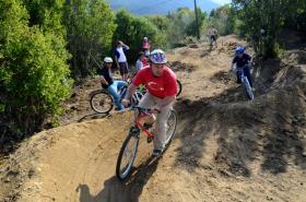 Primer circuito barrial &uml;pump track&uml;de bicicleta en Barrio Lago Moreno