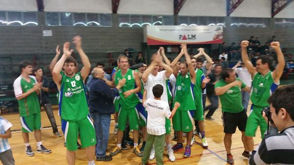 El equipo de Pehuenes se coron&oacute; como el mejor equipo del a&ntilde;o 2015 de la Asociaci&oacute;n de B&aacute;squet de Bariloche