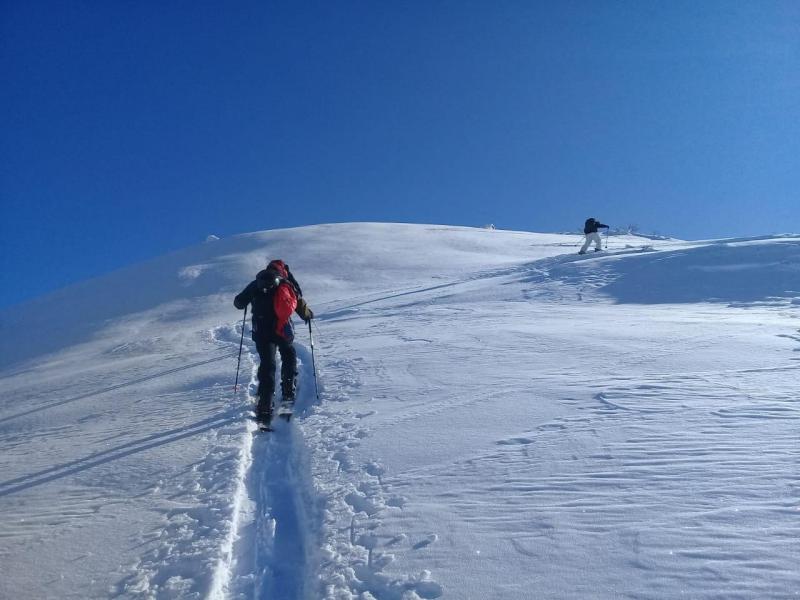 Alquila tu equipo de esqu&iacute; de traves&iacute;a y splitboard en Mountain Store