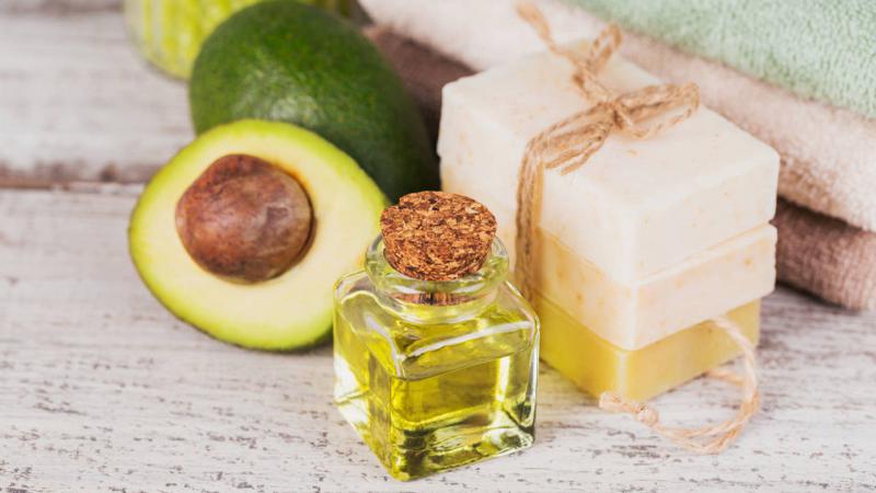 Aceite de aguacate para la piel y el pelo: c&oacute;mo aplicarlo para aprovechar su gran poder nutritivo y regenerador