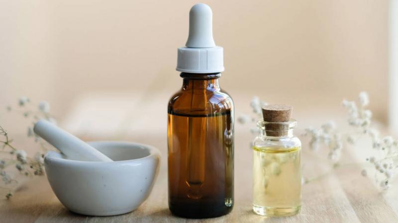 9 aceites esenciales maravillosos que puedes a&ntilde;adir a tu crema hidratante para potenciar sus beneficios