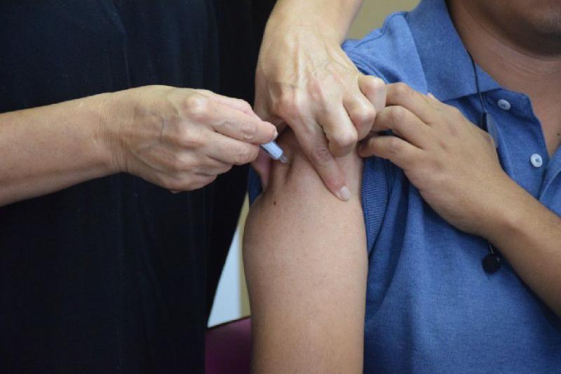 Vacunaci&oacute;n antigripal: comenz&oacute; el operativo con personal de salud y mayores de 65 a&ntilde;os