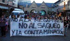 No al saqueo y la contaminaci&oacute;n.