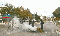 Las tizas no se manchan con sangre: Mapuche cortaron la 12 de octubre.