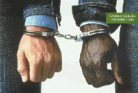 Bajo la m&aacute;scara de la justicia: Benetton y el estado intentan desalojar a MapuChe