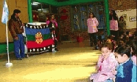 La Comunidad Purr&aacute;n entreg&oacute; una bandera Mapuche a un jard&iacute;n de infantes.
