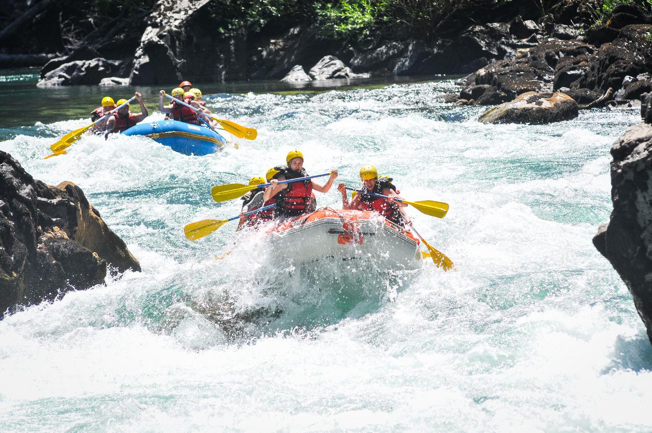 Aventura en el para&iacute;so - Rafting en el R&iacute;o Manso inferior