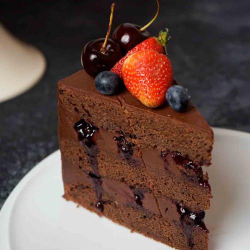 Torta de chocolate y frutos rojos