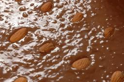 Barra de chocolate con almendras