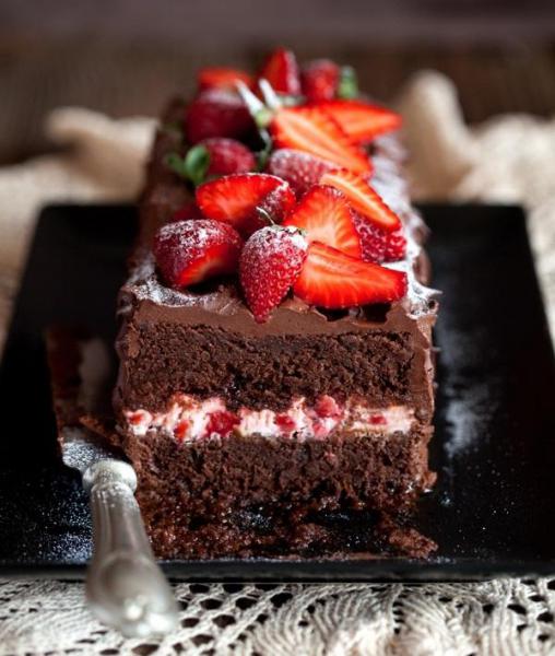 Torta f&aacute;cil de Chocolate y Frutillas