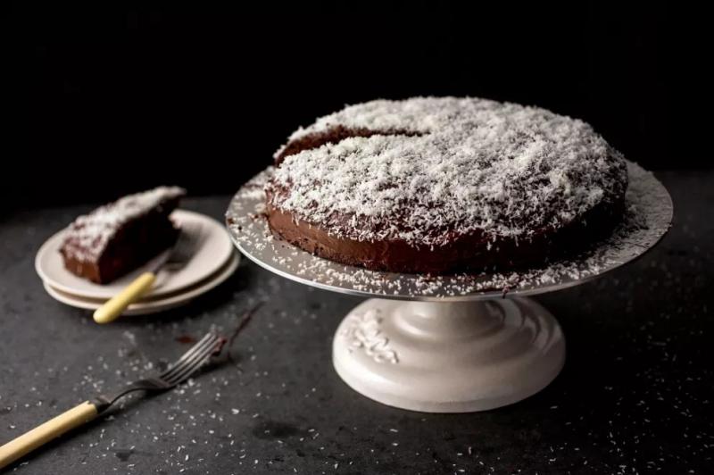 Paso a paso para hacer una torta de coco y chocolate, sin leche ni manteca