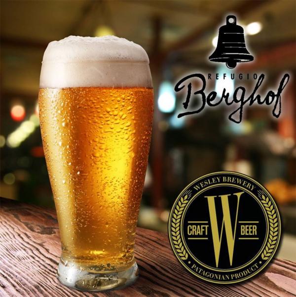 En Refugio Berghof se toma Cerveza de Wesley Brewery.