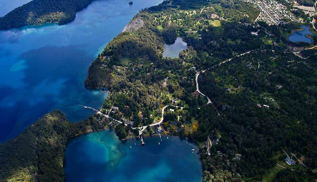 Villa La Angostura desde el aire