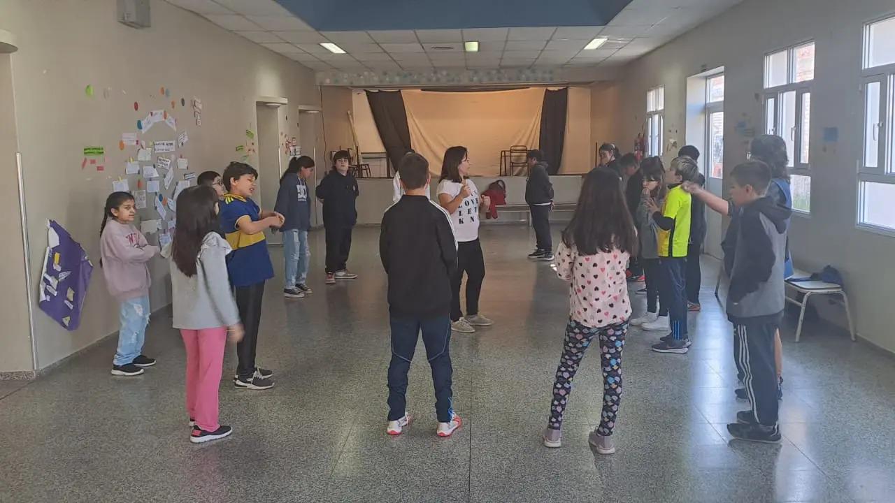 Comenz&oacute; el programa Folklore en las Escuelas  