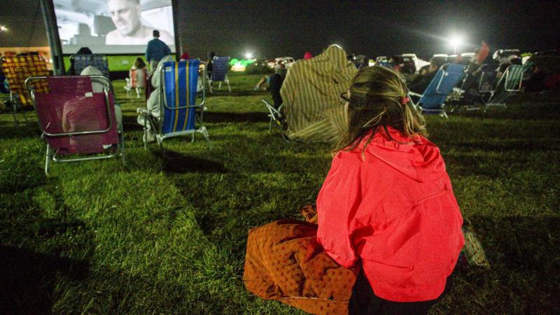 El Cine M&oacute;vil inicia su gira de verano al aire libre