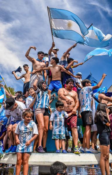 Las fotos mundialistas de Vanesa Schwemmler llegan a Sierra Colorada