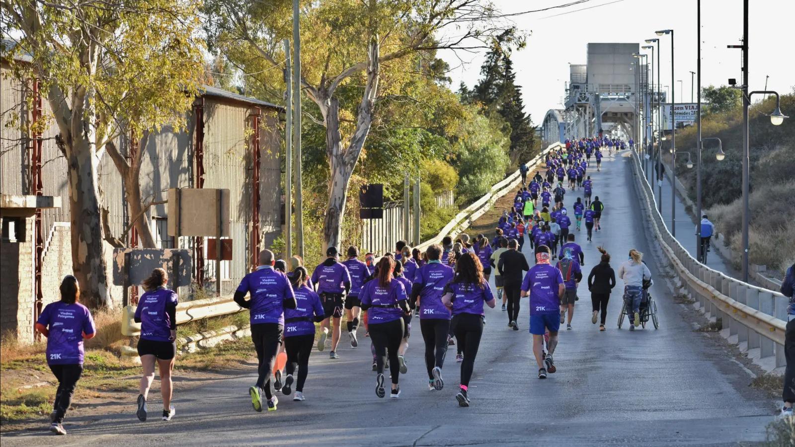 Alrededor de 400 atletas disfrutaron de la Media Marat&oacute;n Viedma-Patagones