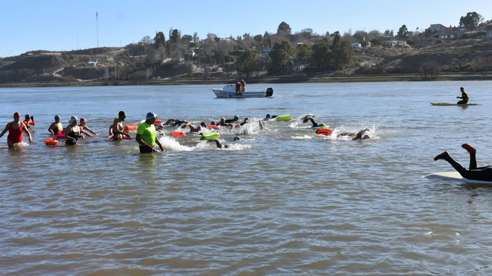 La nataci&oacute;n de aguas fr&iacute;as volvi&oacute; a copar el r&iacute;o Negro en Viedma