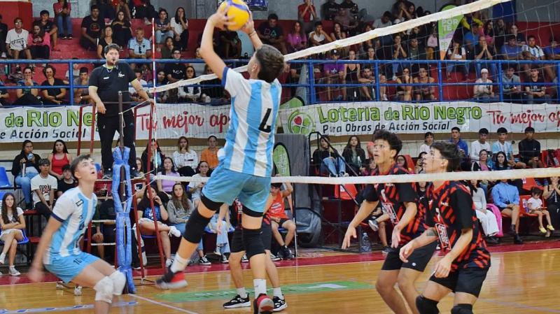 Dos rionegrinos se lucen en la selecci&oacute;n argentina sub 17 de v&oacute;ley