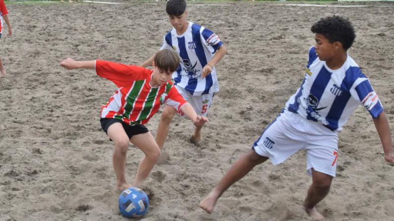 El f&uacute;tbol playa anim&oacute; el fin de semana viedmense