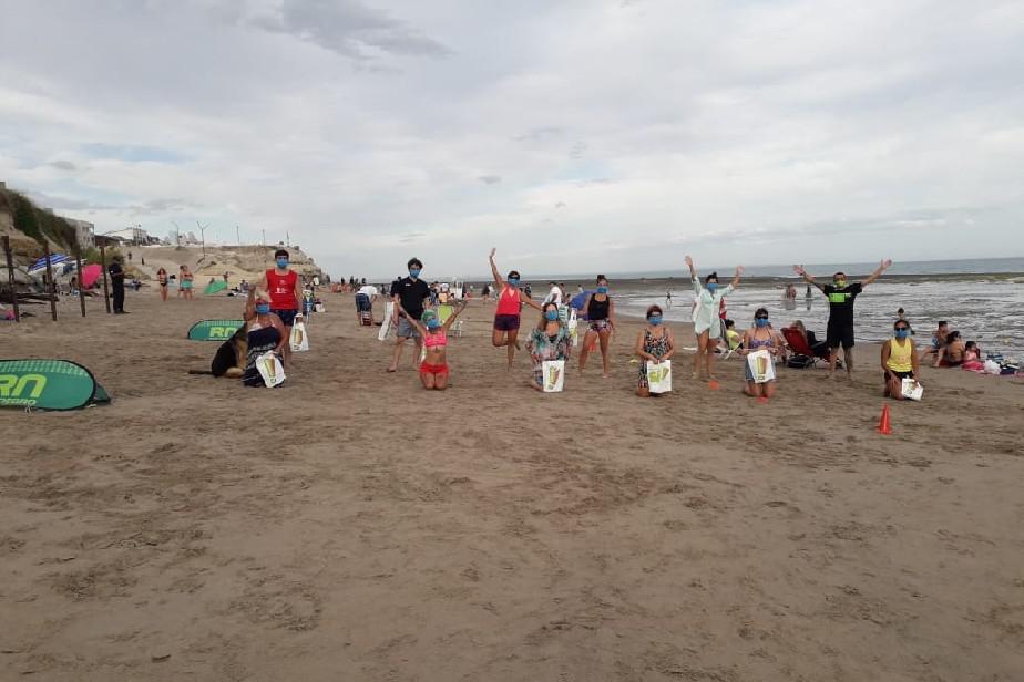 Chicos y grandes se suman a las clases funcionales que se ofrecen en Las Grutas